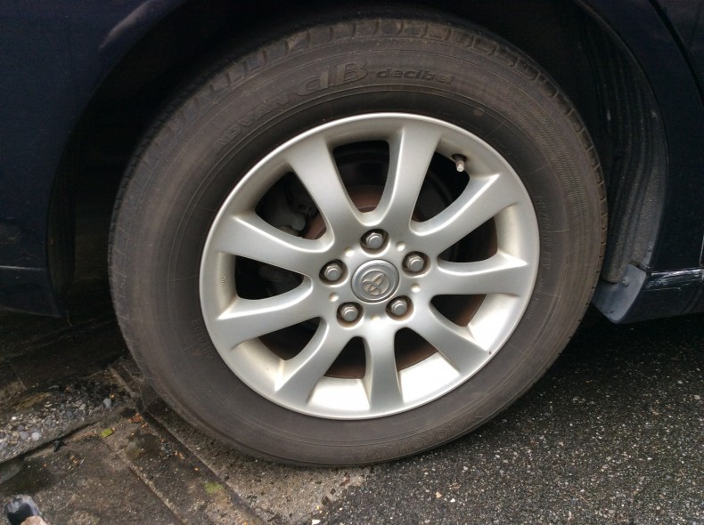 タイヤホイール前