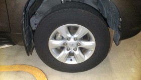 タイヤホイール前