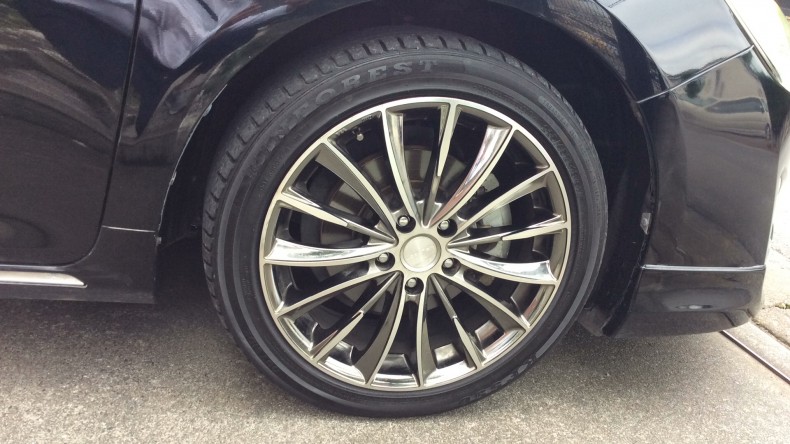 タイヤホイール前