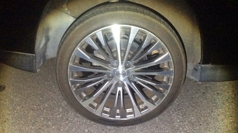 タイヤホイール前