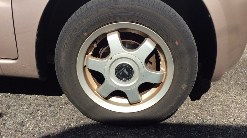 タイヤホイール前