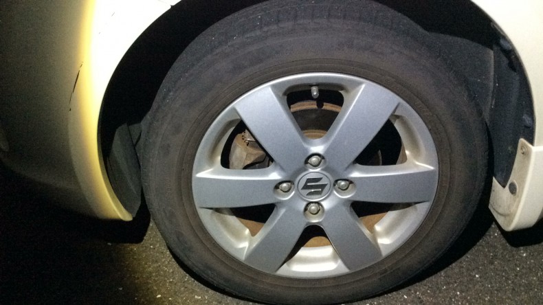 タイヤホイール前