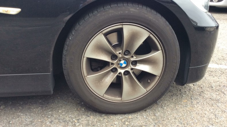 タイヤホイール前