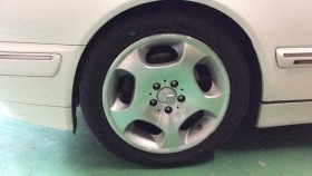 タイヤホイール前