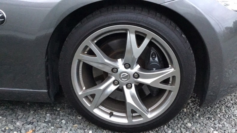 タイヤホイール前