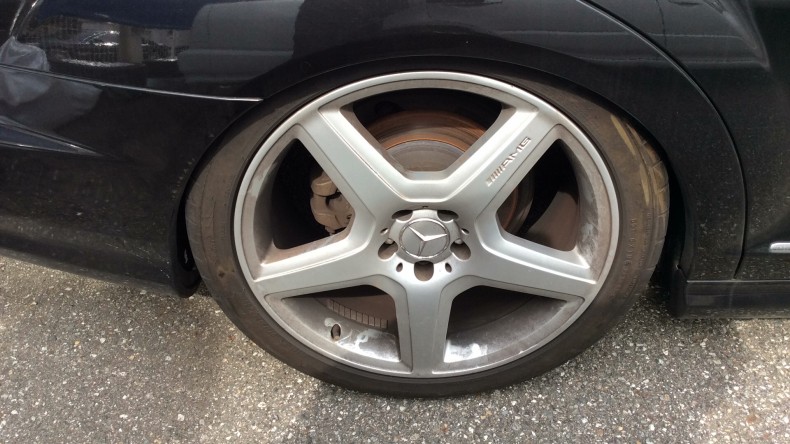 タイヤホイール前