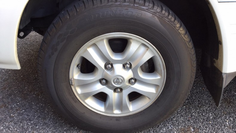 タイヤホイール前