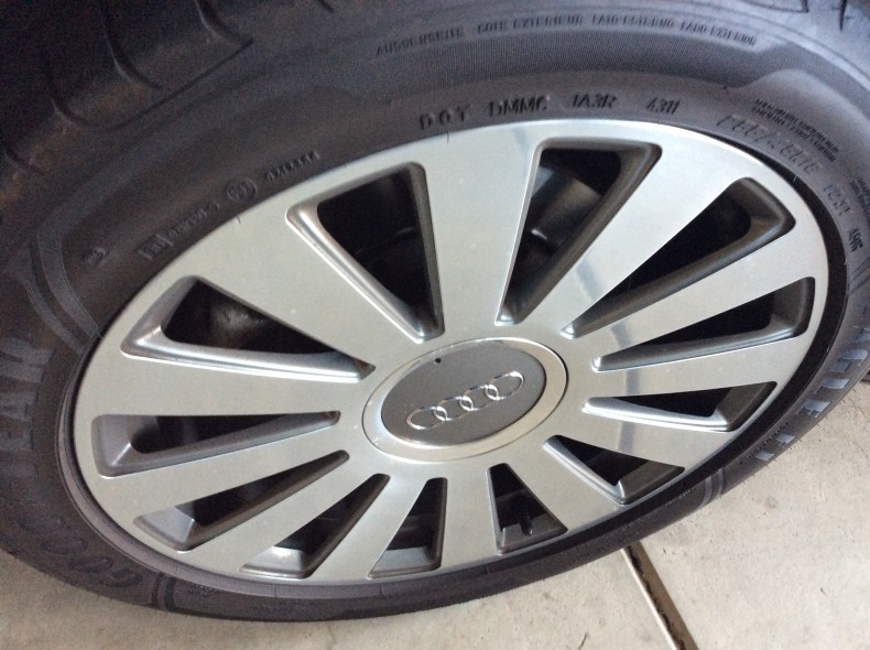 タイヤホイール前