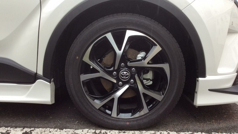 タイヤホイール前