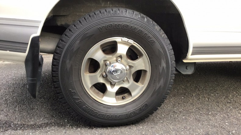 タイヤホイール前