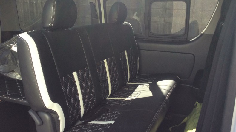 内装後方シート