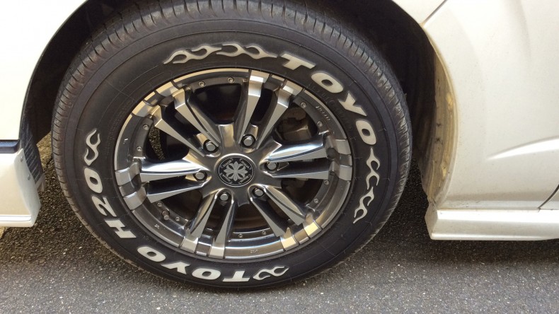 タイヤホイール前