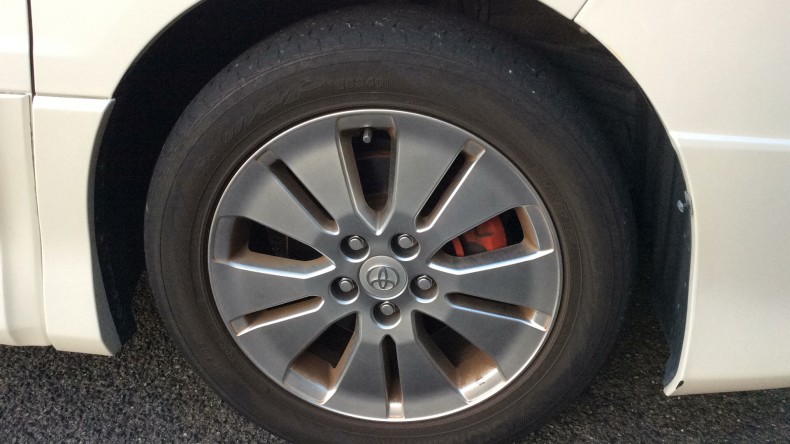 タイヤホイール前