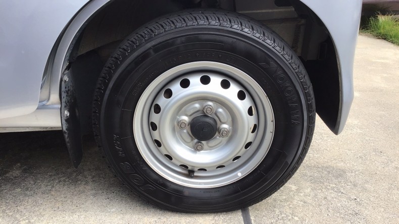 タイヤホイール前