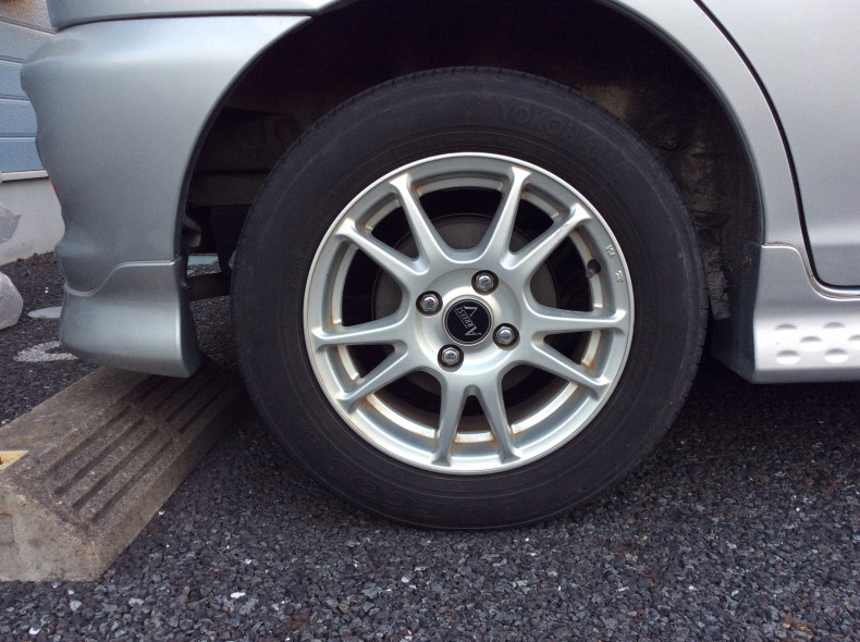 タイヤホイール前