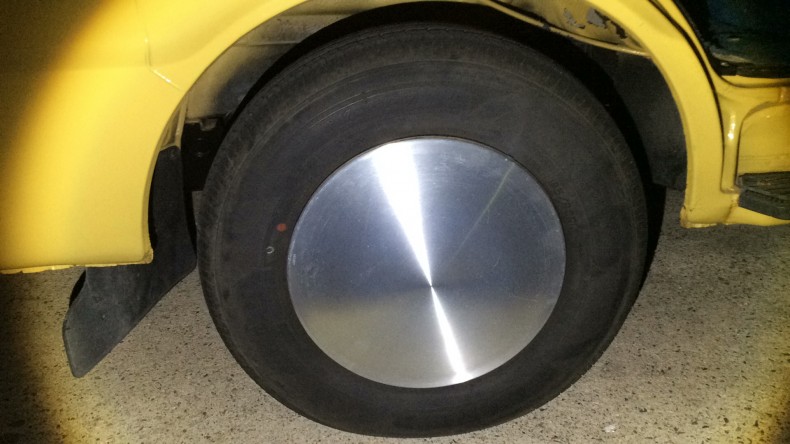 タイヤホイール前