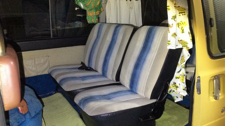 内装後方シート