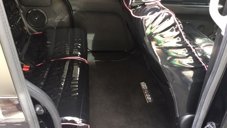 内装後方シート