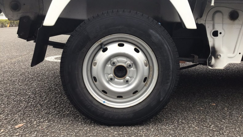 タイヤホイール前