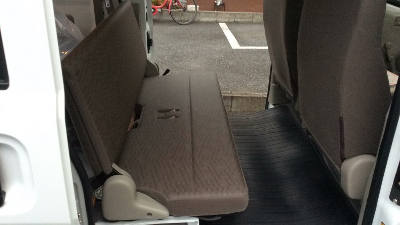 内装後方シート