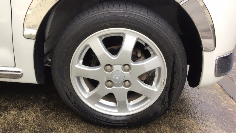 タイヤホイール前