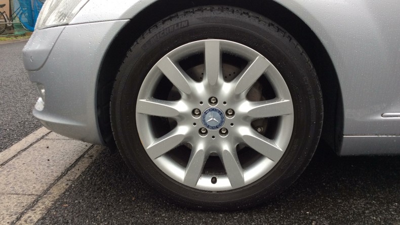 タイヤホイール前