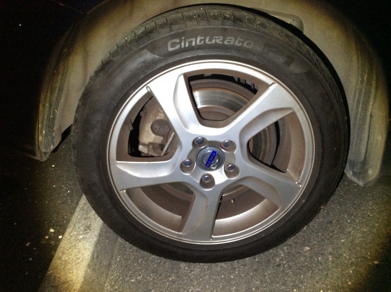 タイヤホイール前