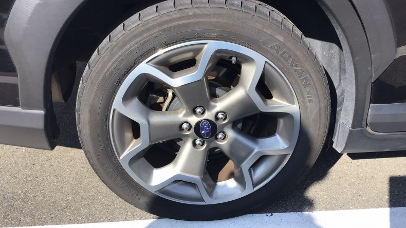 タイヤホイール前