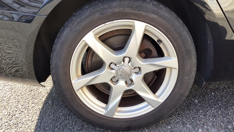 タイヤホイール前