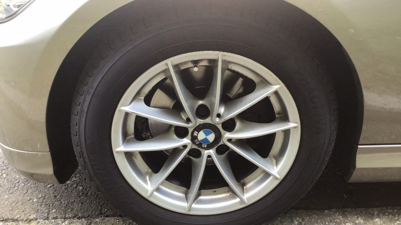 タイヤホイール前