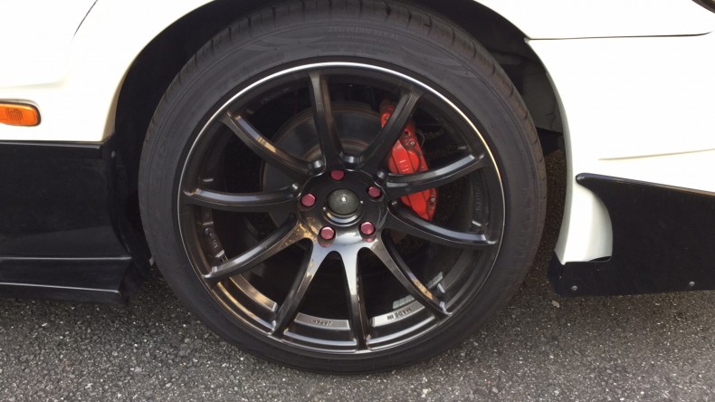 タイヤホイール前