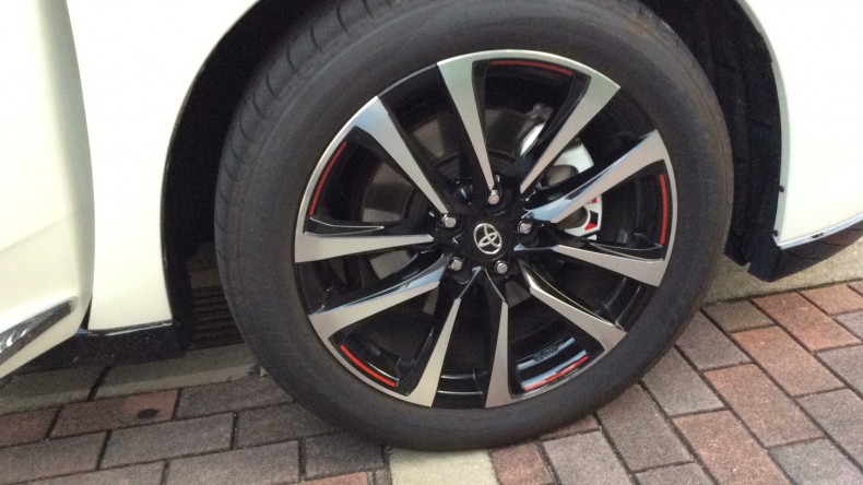 タイヤホイール前