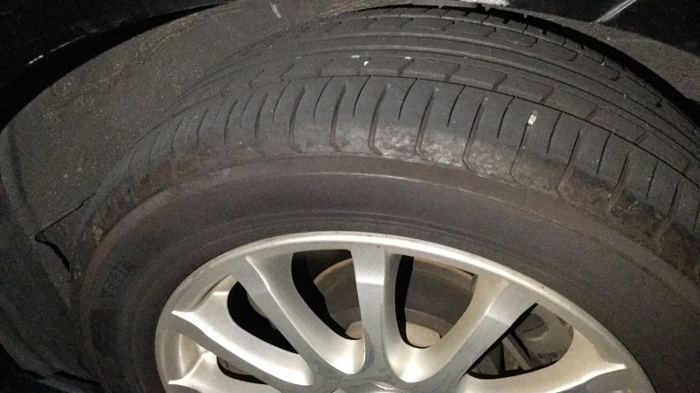 タイヤホイール前