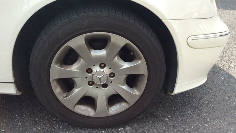 タイヤホイール前