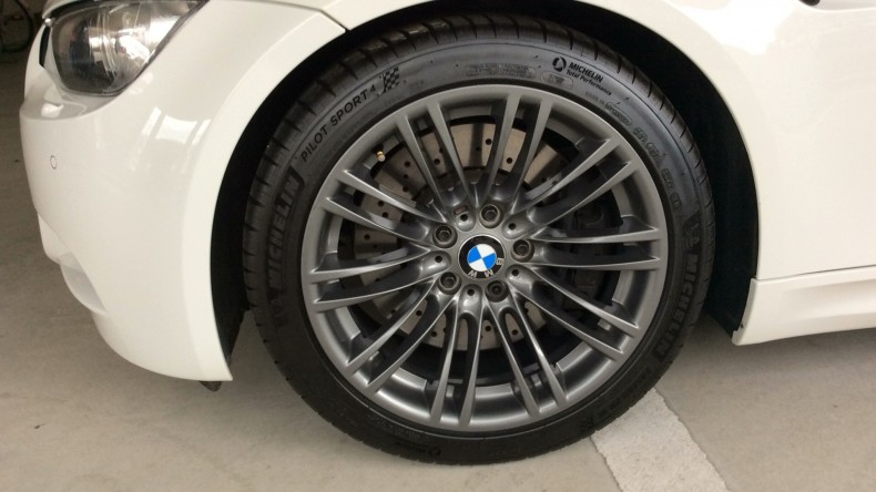 タイヤホイール前