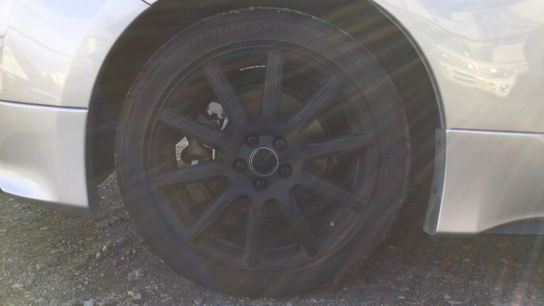 タイヤホイール前