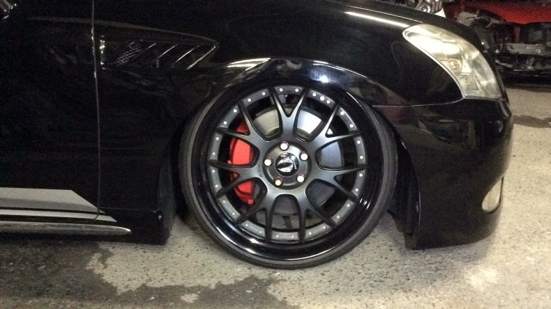 タイヤホイール前