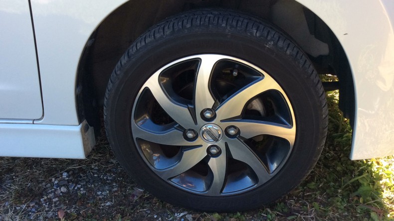 タイヤホイール前