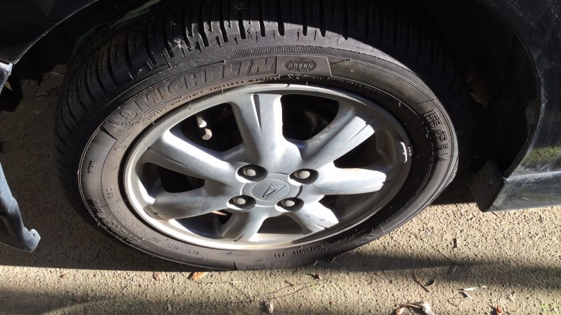 タイヤホイール前