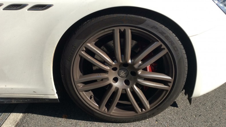 タイヤホイール前