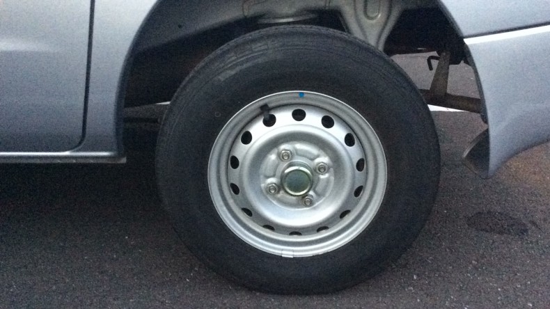 タイヤホイール前