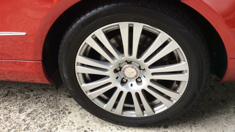 タイヤホイール前