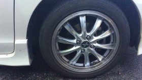 タイヤホイール前