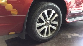 タイヤホイール前