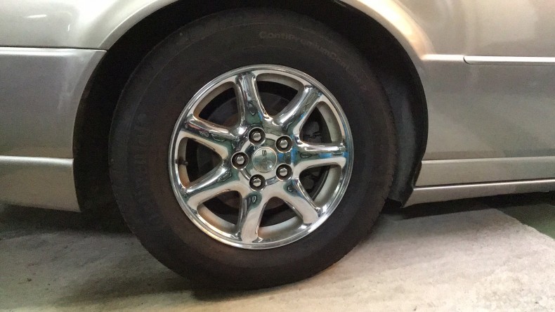 タイヤホイール前