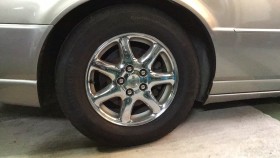 タイヤホイール前