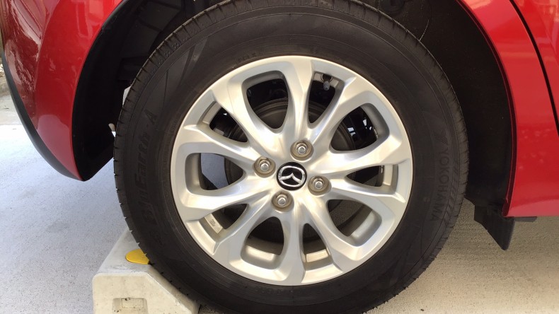 タイヤホイール前