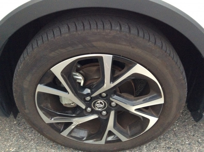 タイヤホイール前