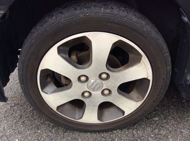 タイヤホイール前