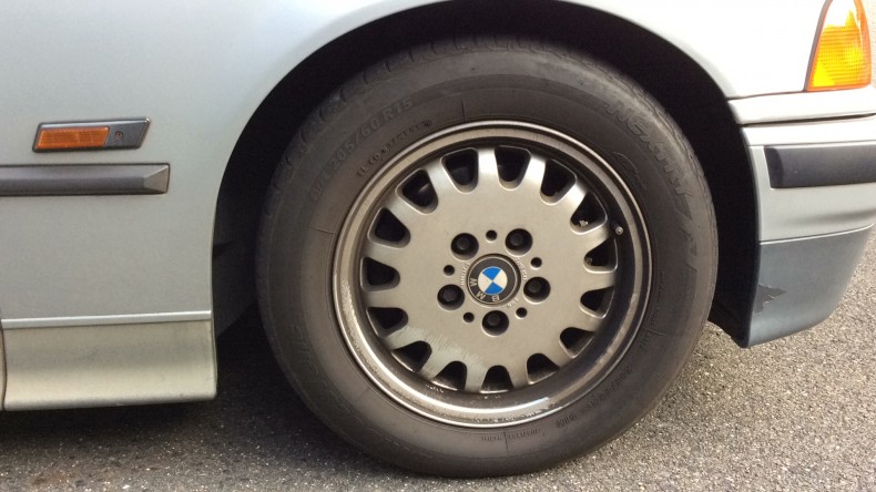 タイヤホイール前